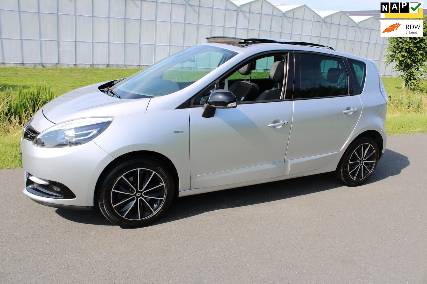 Renault Scénic - 1.2 TCe Bose met Elektrisch glazen panorama-dak - AutoWereld.nl