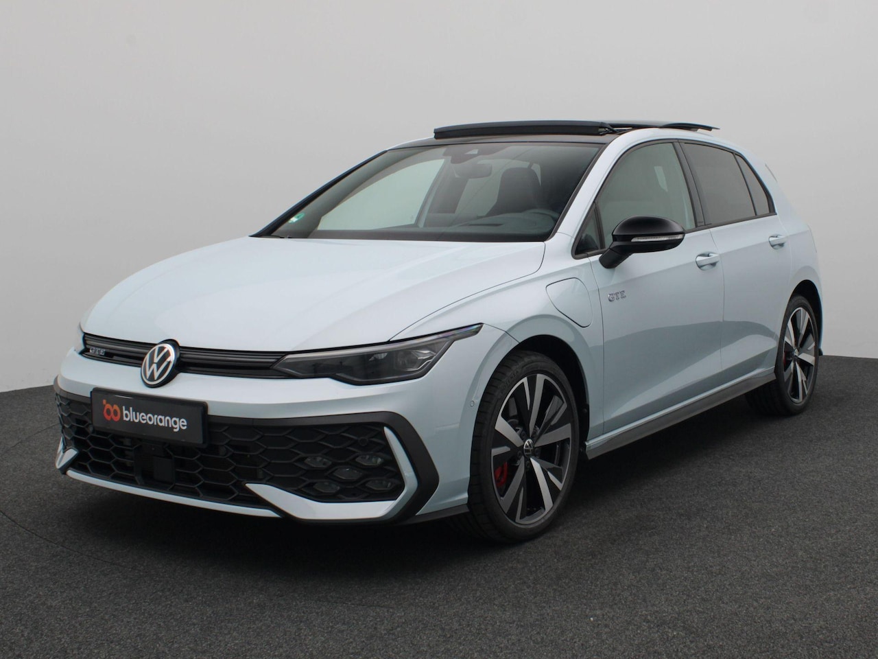Volkswagen Golf - 1.5 eHybrid GTE 272PK DSG Pano-Schuifdak, Black Style, DCC, Keyless, 360gr. Camera, Side A - AutoWereld.nl
