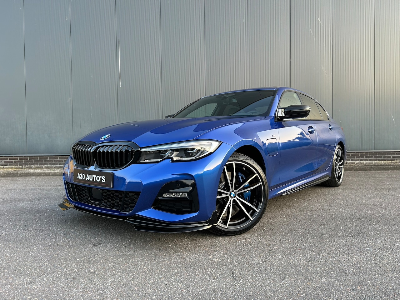 BMW 3-serie - 330e High Executive M-sport Head-Up Laser Schuifdak Keyless - AutoWereld.nl