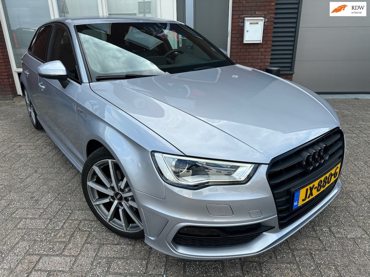 Audi A3 Sportback - 1.2 TFSI Adrenalin Sport / Navi / Leder / PDC / 18 inch - AutoWereld.nl