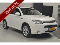 Mitsubishi Outlander - 2.0 PHEV Instyle // TREKHAAK // NAVI // SCHUIFDAK // CAMERA // DEALER ONDERHOUDEN // ZATER