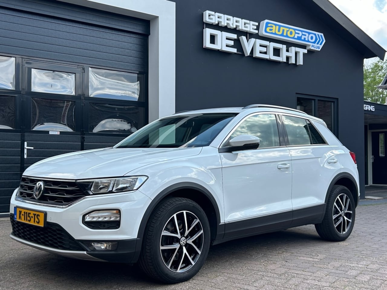 Volkswagen T-Roc - 1.5 TSI 150pk Sport Carplay/Trekhaak - AutoWereld.nl