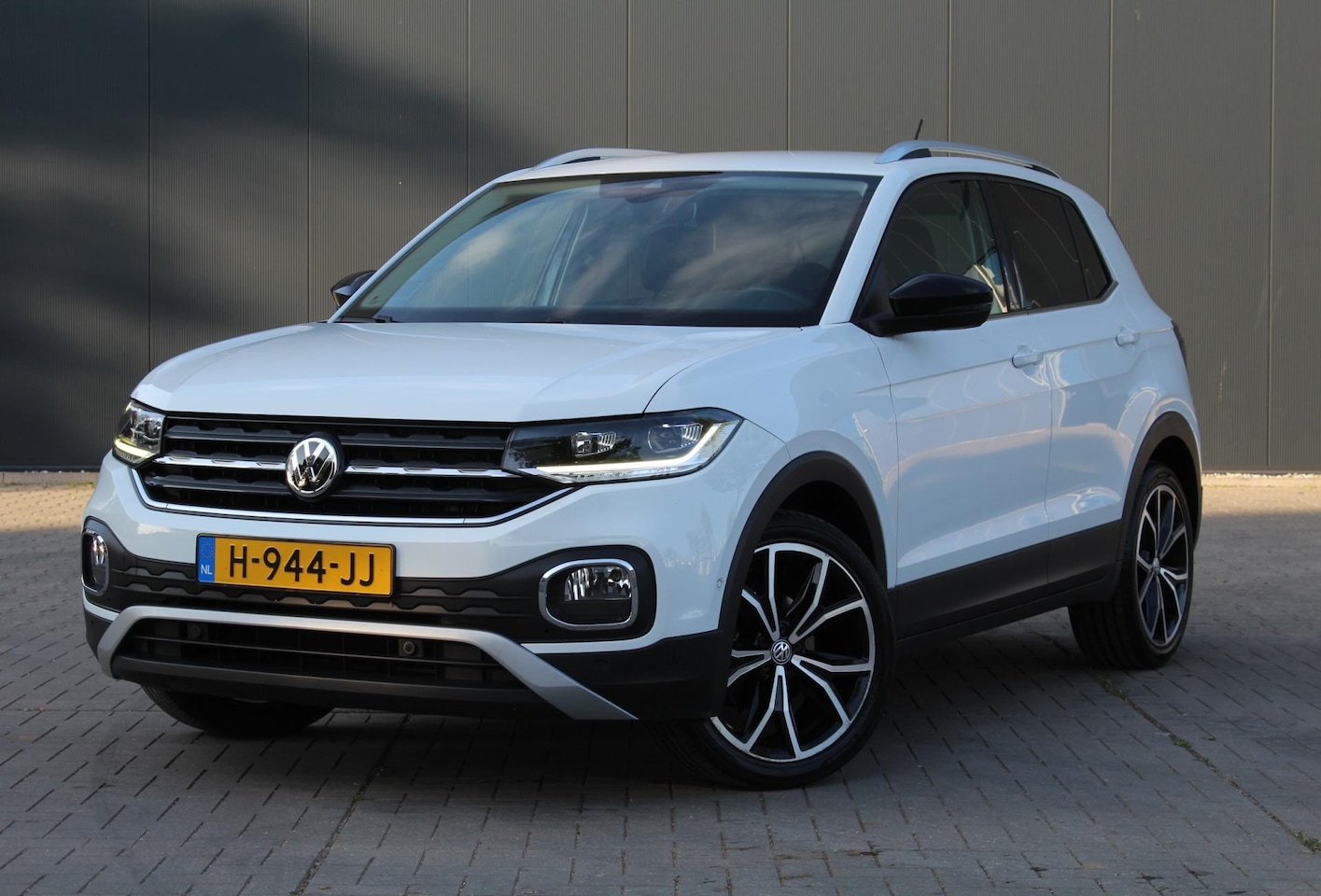Volkswagen T-Cross - 1.0 TSI Style| Virtual cockpit | Stoelverwarming | Adaptive cruise | Camera | Navigatie | - AutoWereld.nl