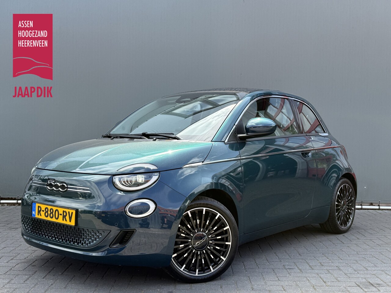 Fiat 500e - Cabrio La Prima 42 kWh CAMERA / PDC / APPLE & ANDROID / LMV / LEDER - AutoWereld.nl