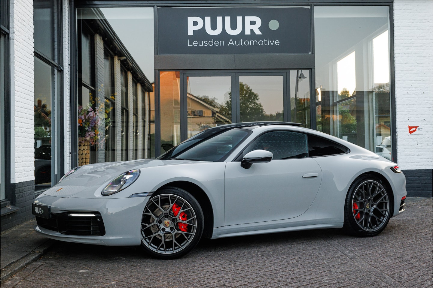 Porsche 911 - 3.0 Carrera Kreide Pano - Burmester Audio - Sport Uitlaat - AutoWereld.nl