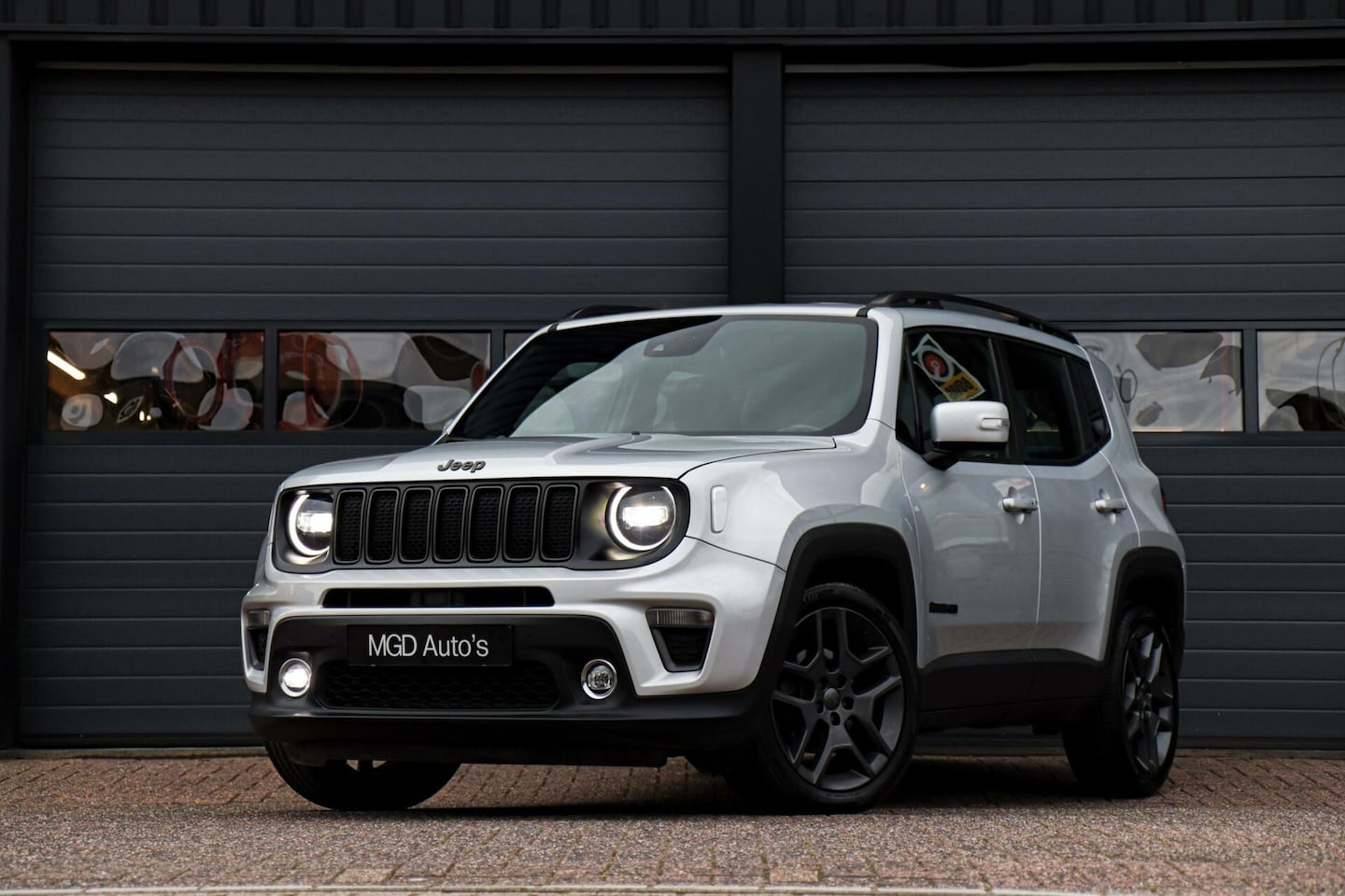 Jeep Renegade - 1.3T S /AUTOMAAT/LED/PDC/KEYLESS/TREKHAAK/ACC! - AutoWereld.nl