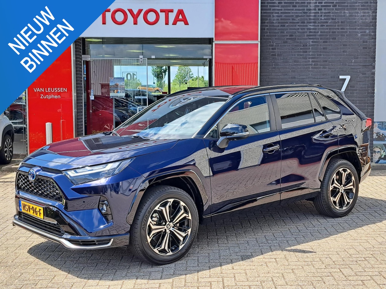 Toyota RAV4 - 2.5 Plug-in Hybrid AWD Limited Edition NIEUW UIT VOORRAAD LEVERBAAR! STOELVERWARMING VOOR - AutoWereld.nl