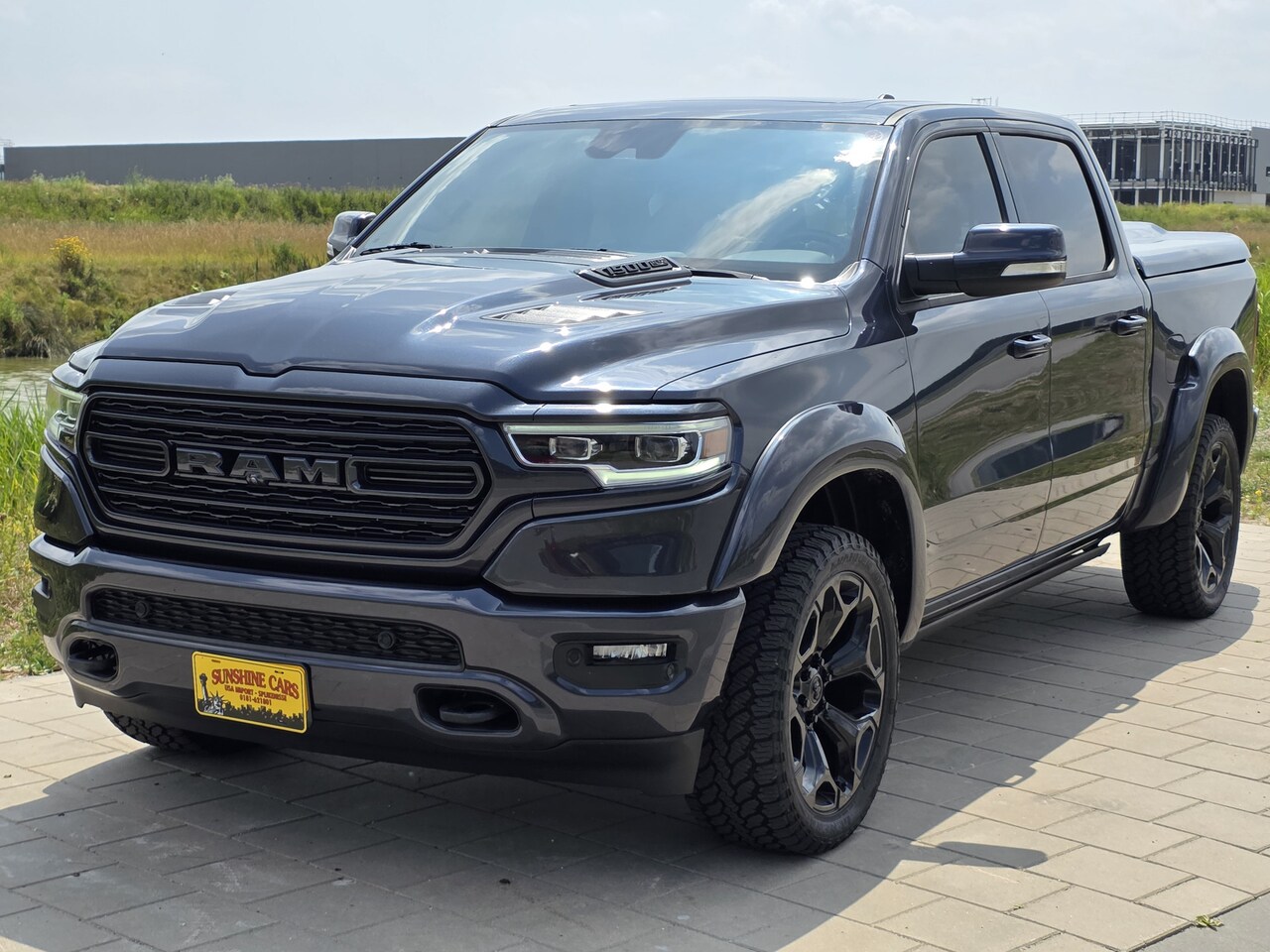 Dodge Ram 1500 - LIMITED BLACK EDITION 4X4 CREW CAB 5,7 LTR V8 AUT. - AutoWereld.nl