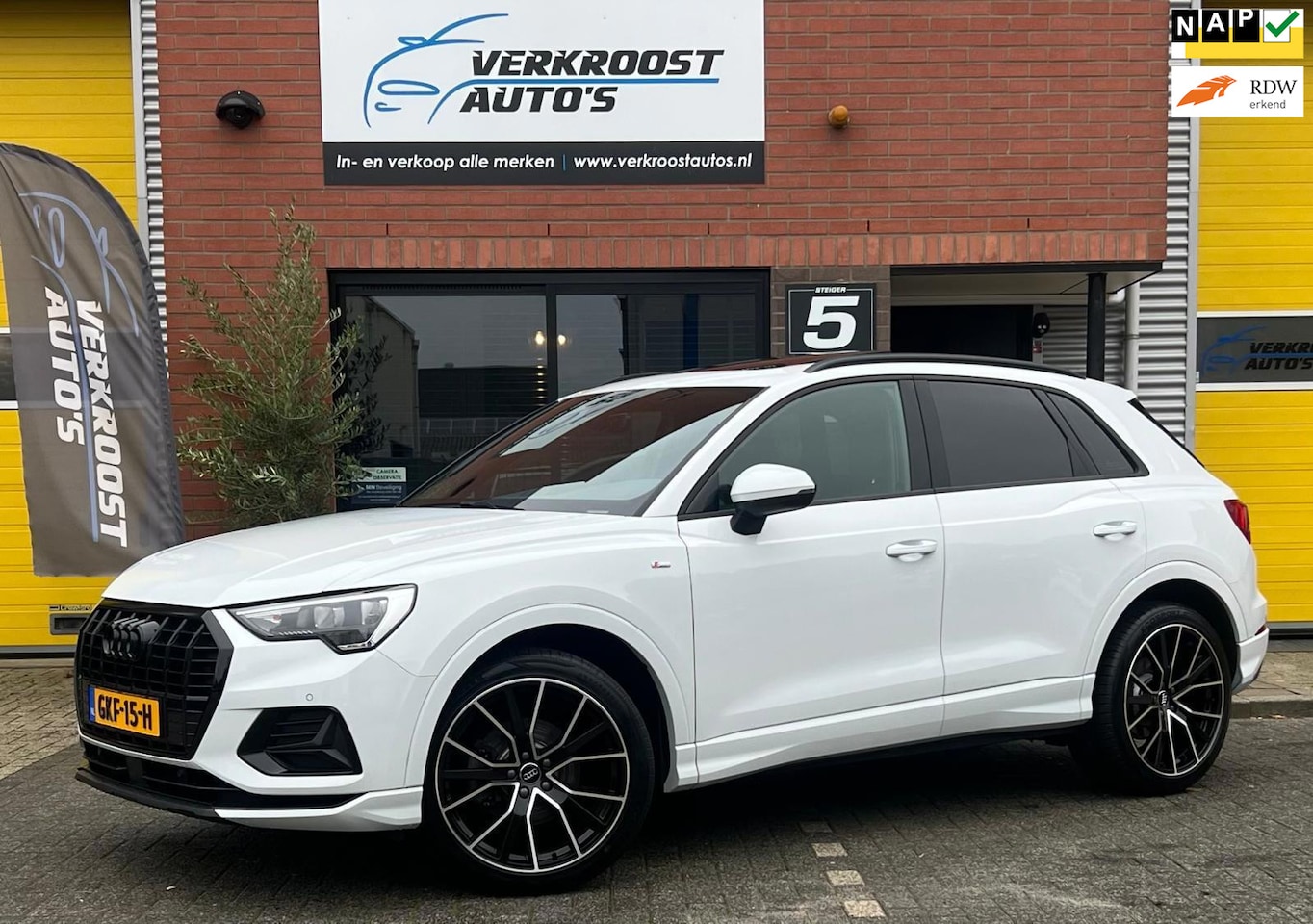Audi Q3 - 35 TFSI Pro Line business. pano. stoelverwarming. leder. dodehoek - AutoWereld.nl