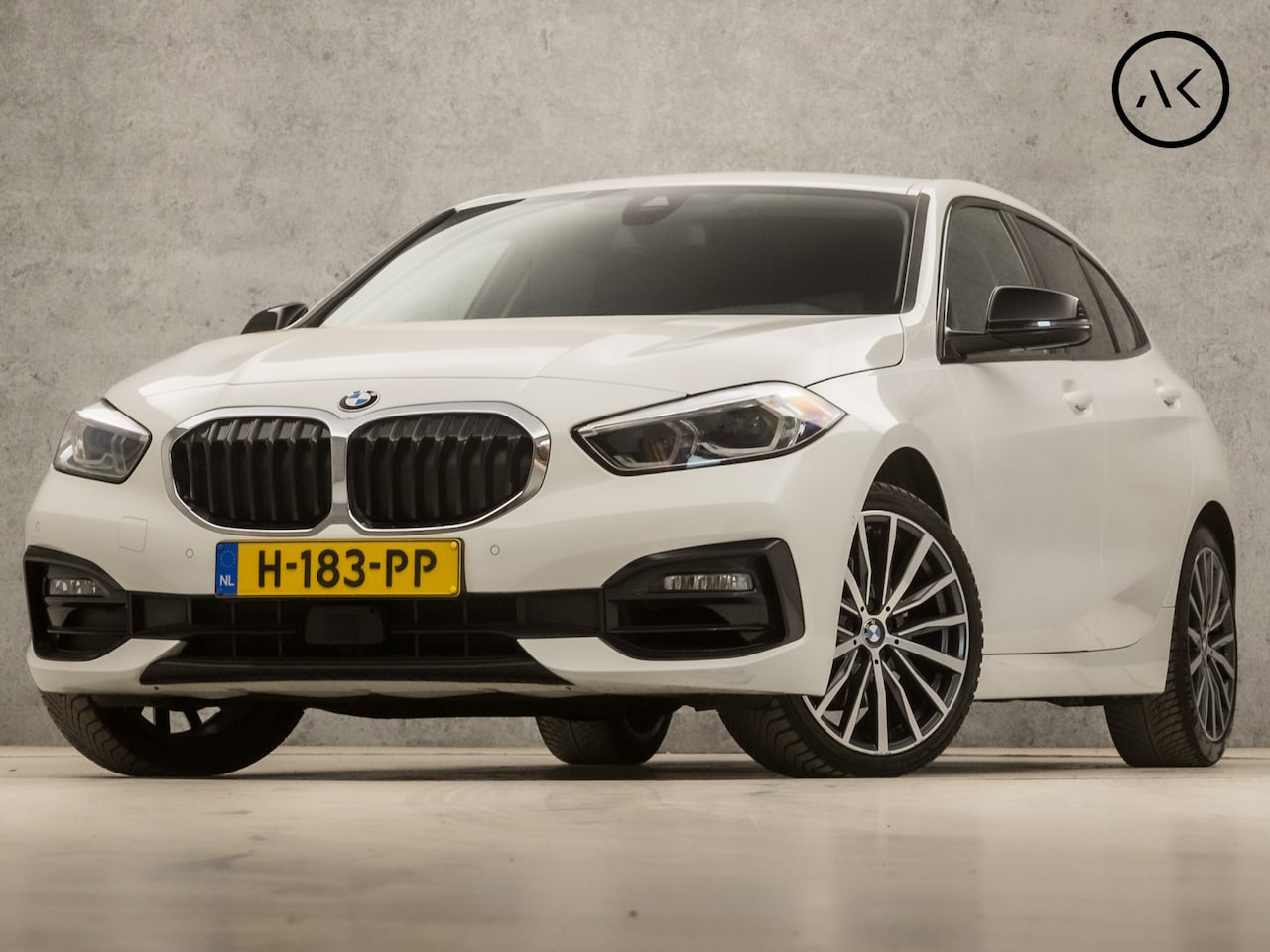 BMW 1-serie - 118i Sport Automaat (VIRTUAL COCKPIT, APPLE CARPLAY, GROOT NAVI, STUUR/STOELVERWARMING, AD - AutoWereld.nl