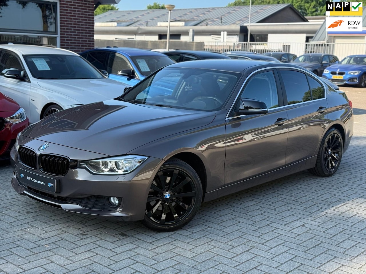 BMW 3-serie - 320i EfficientDynamics Edition High Executive|Nieuwe Ketting + Klepseals|Leder|Groot Navig - AutoWereld.nl