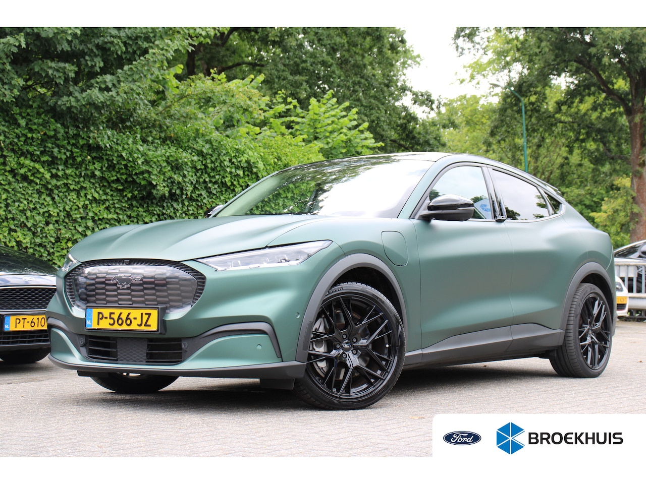 Ford Mustang Mach-E - 98 kWh EXTENDED SPECIAL EDITION | UNIEK! | MATTE PINE GREEN | NL-AUTO! | 20' PREMIUM VELGE - AutoWereld.nl