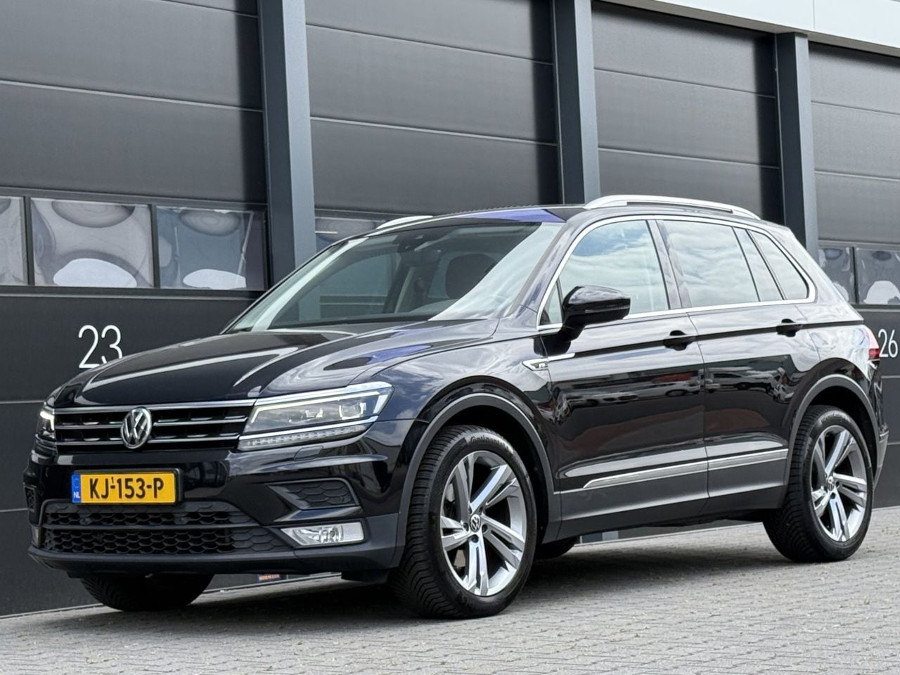 Volkswagen Tiguan - 2.0 TDI Navi Xenon 150PK EURO-6 - AutoWereld.nl