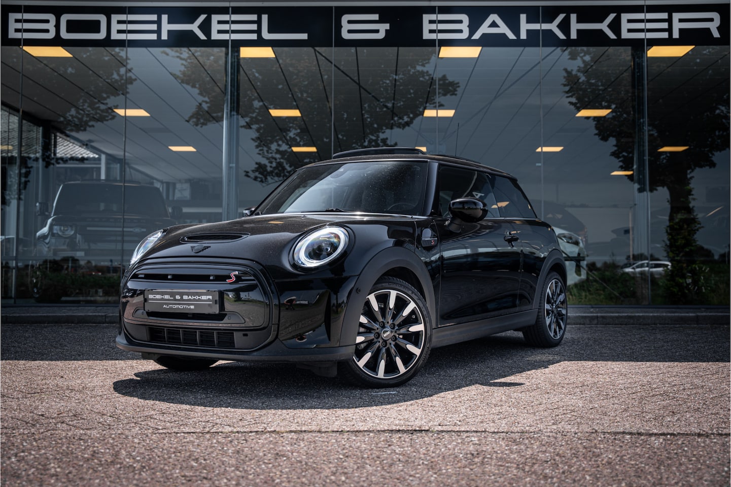 MINI Mini-Electric - MINI Yours 33 kWh ** Panodak ** Leder ** Adapt. Cruise ** Stuurverwarming - AutoWereld.nl