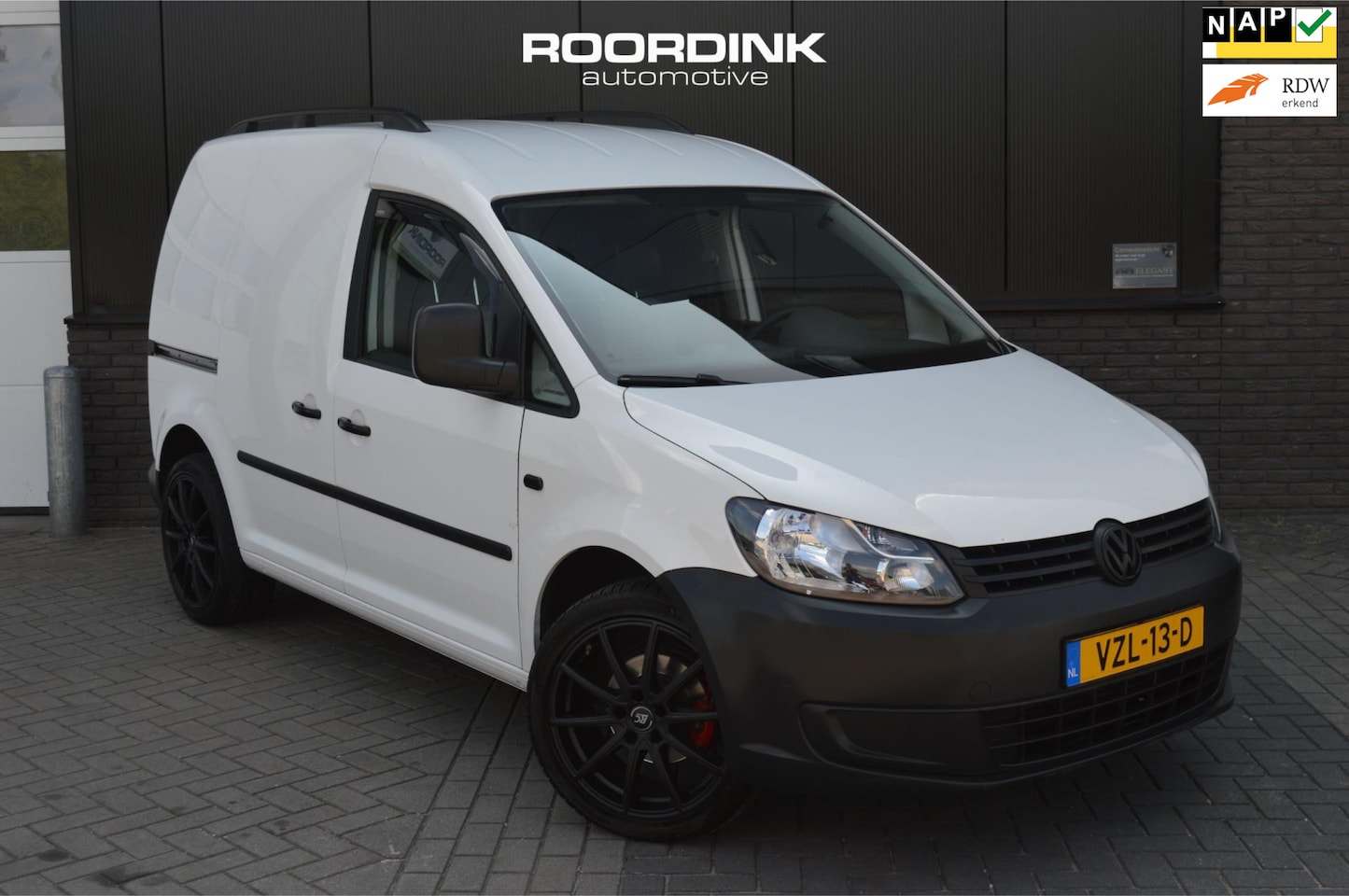 Volkswagen Caddy - Benzine|BTW/BPM vrij|Carplay|Trekhaak - AutoWereld.nl
