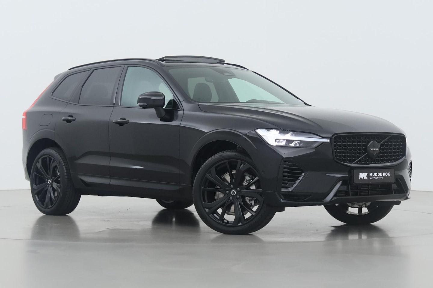 Volvo XC60 - T8 Plug-in hybrid Plus Black Edition | ACC | 360° Camera | BLIS | 21 Inch | Panoramadak | - AutoWereld.nl