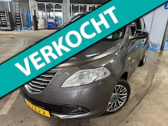 Lancia Y(psilon) - Ypsilon MET NIEUWE KOPPELINGSET, AIRCO & JAAR APK