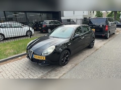 Alfa Romeo Giulietta - 1.4 T Distinctive Airco Cruise control Panorama dak Radio Lichtmetalen velgen Leder APK 30