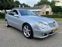 Mercedes-Benz C-klasse Sportcoupé - Historie* Boekjes ZEER NETJES