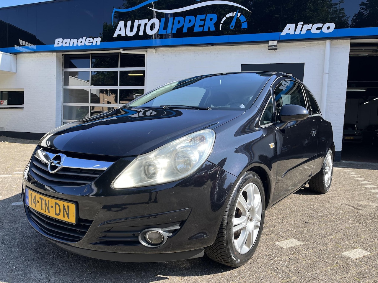 Opel Corsa - 1.4-16V Enjoy /Nieuwe apk bij aflevering - AutoWereld.nl