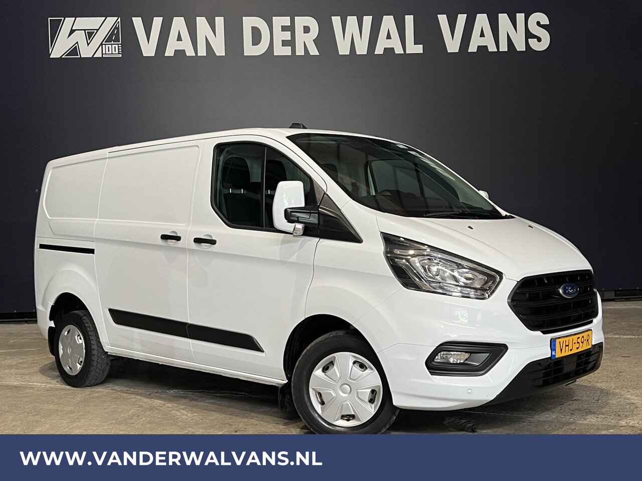 Ford Transit Custom - 2.0 TDCI L1H1 Euro6 Airco | 2500KG Trekvermogen | Cruisecontrol | Parkeersensoren | Bijrij - AutoWereld.nl