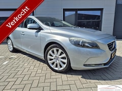 Volvo V40 - 1.6 T4 Summum LEDER NAVI PDC NAP