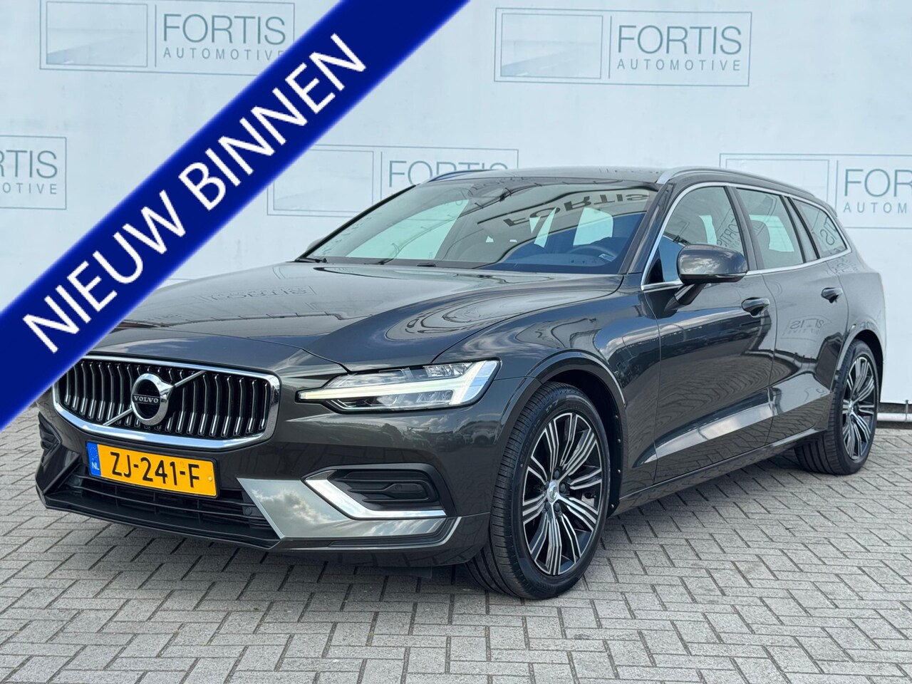 Volvo V60 - 2.0 T4 Inscription NL AUTO | LEDER | ACC | CARPLAY | STOELVERW | - AutoWereld.nl
