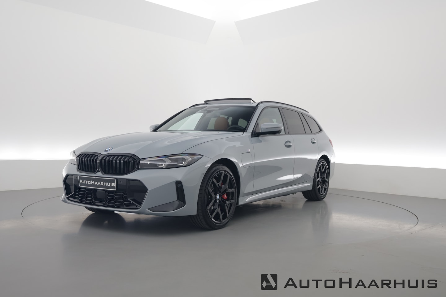 BMW 3-serie Touring - 330e M Sport xDrive | Facelift | Pano | HUD | 360cam | 19'' | Adapt. Cruise | Stoel- Stuur - AutoWereld.nl