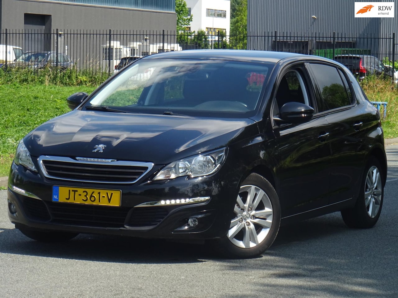 Peugeot 308 - 1.2 PureTech Blue Lease Executive NAP/PANO/NAVI - AutoWereld.nl