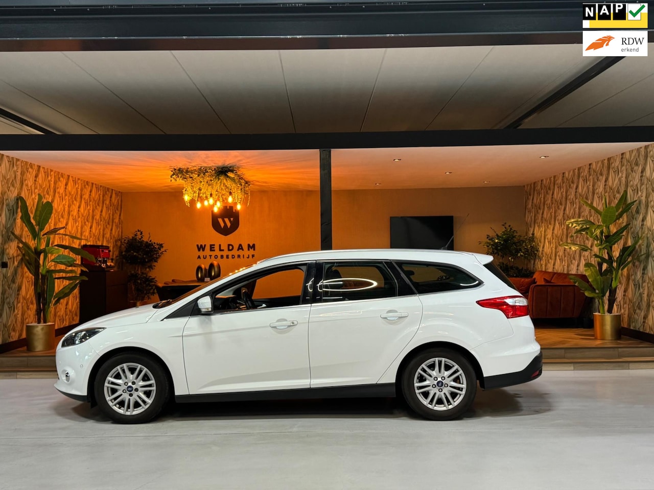 Ford Focus Wagon - 1.0 EcoBoost Titanium Trekhaak PDC Cruise Clima Led Rijklaar - AutoWereld.nl