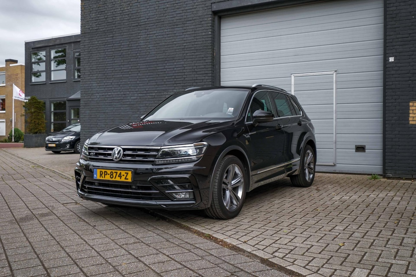 Volkswagen Tiguan - 1.4 TSI ACT Comfortline R-line | Camera|Carplay|Dsg|Navi| - AutoWereld.nl