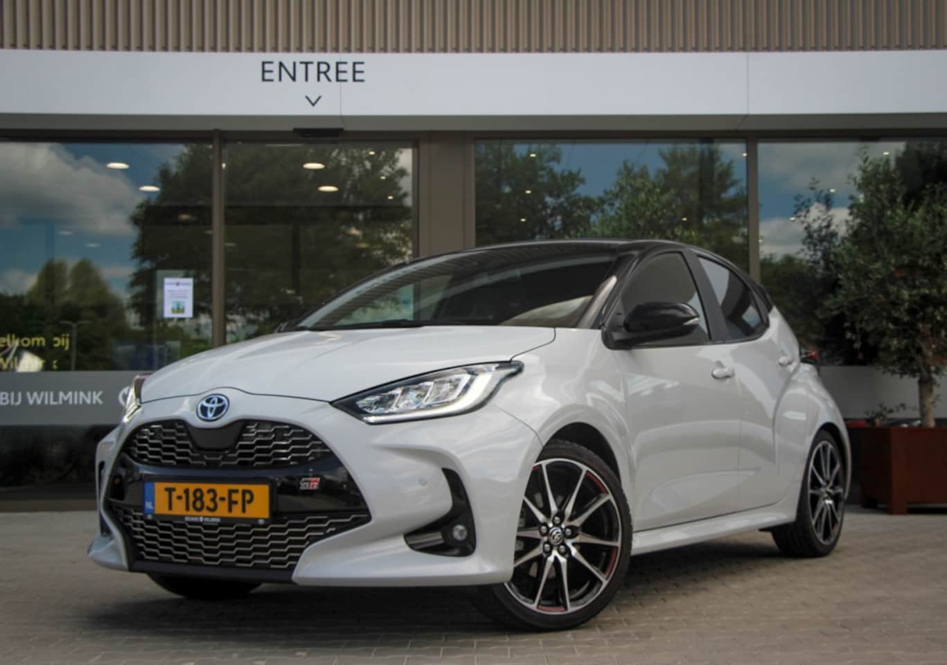 Toyota Yaris - 1.5 Hybrid GR Sport | Panoramadak | Navigatie | Camera - AutoWereld.nl