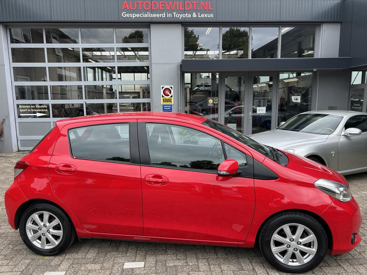 Toyota Yaris - 1.3 16v VVT-i Aspiration 5-drs A/T + BOVAG - AutoWereld.nl