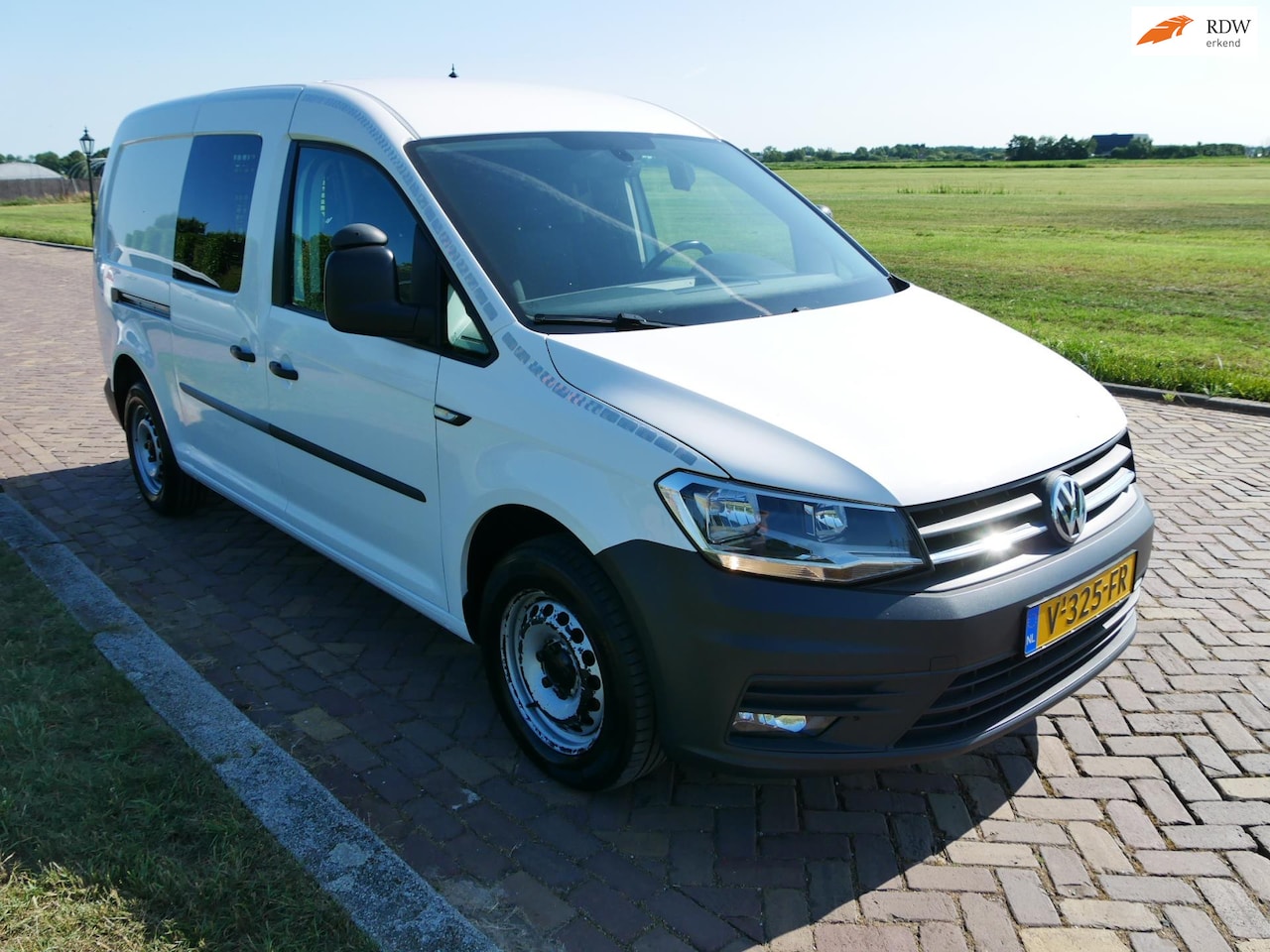 Volkswagen Caddy Maxi - 2.0 TDI L2H1 75kW AC NAVI CRUISE ** 6999 EX BTW ** - AutoWereld.nl