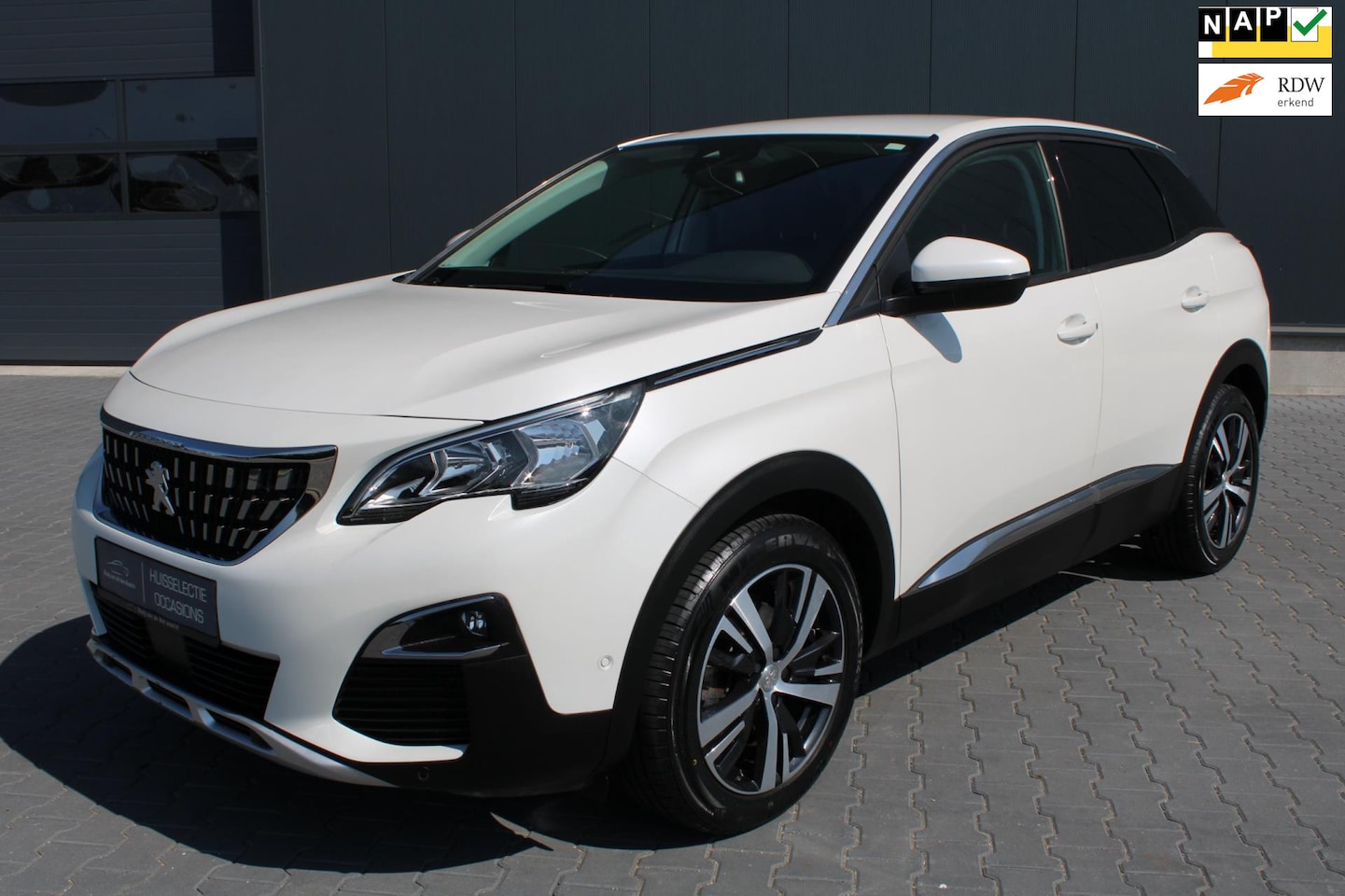Peugeot 3008 - 1.2 PureTech Allure NAVIGATIE CRUISE - AutoWereld.nl