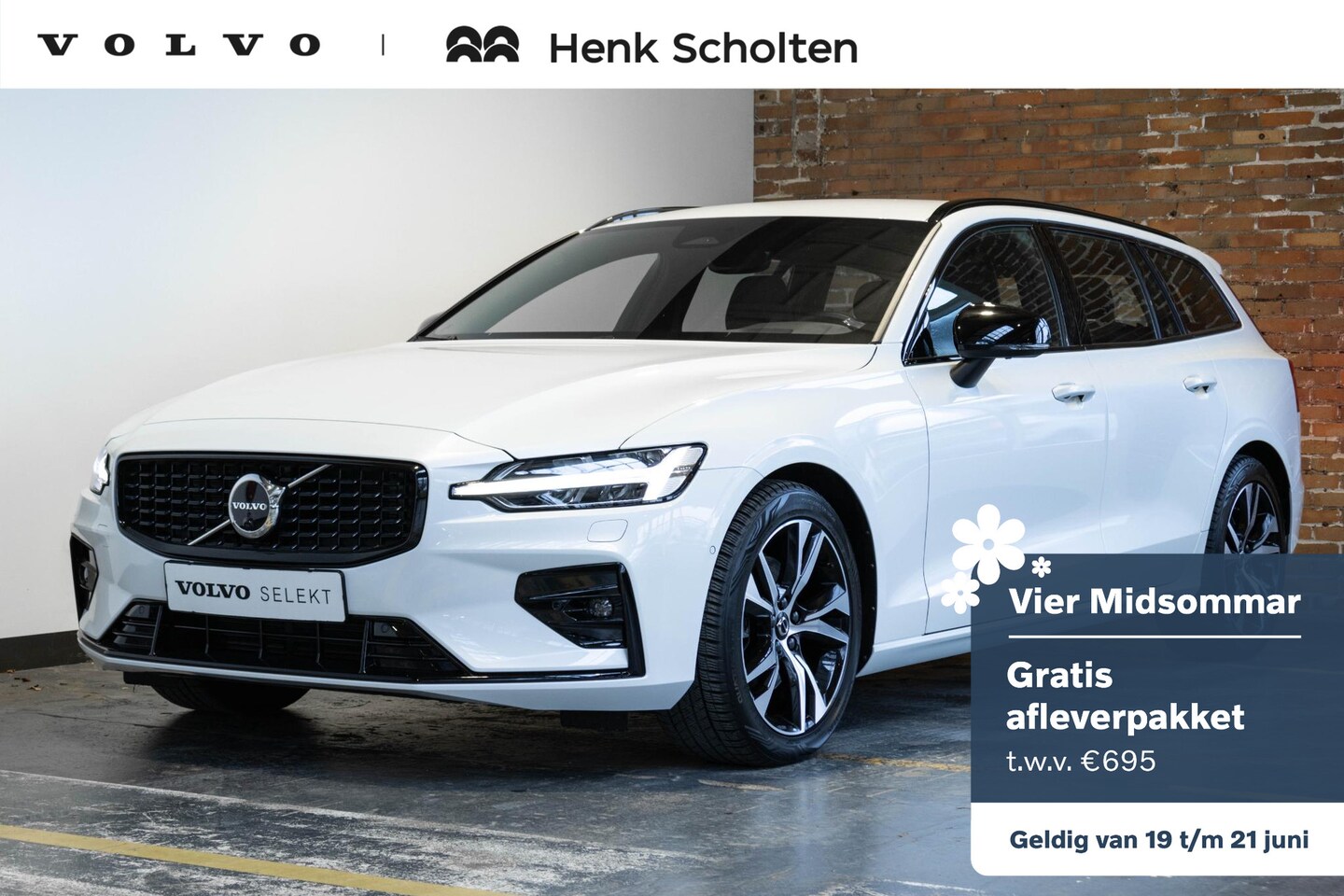 Volvo V60 - B3 Automaat Plus Dark | Adaptive cruise control | 360° parkeercamera | Wegklapbare trekhaa - AutoWereld.nl