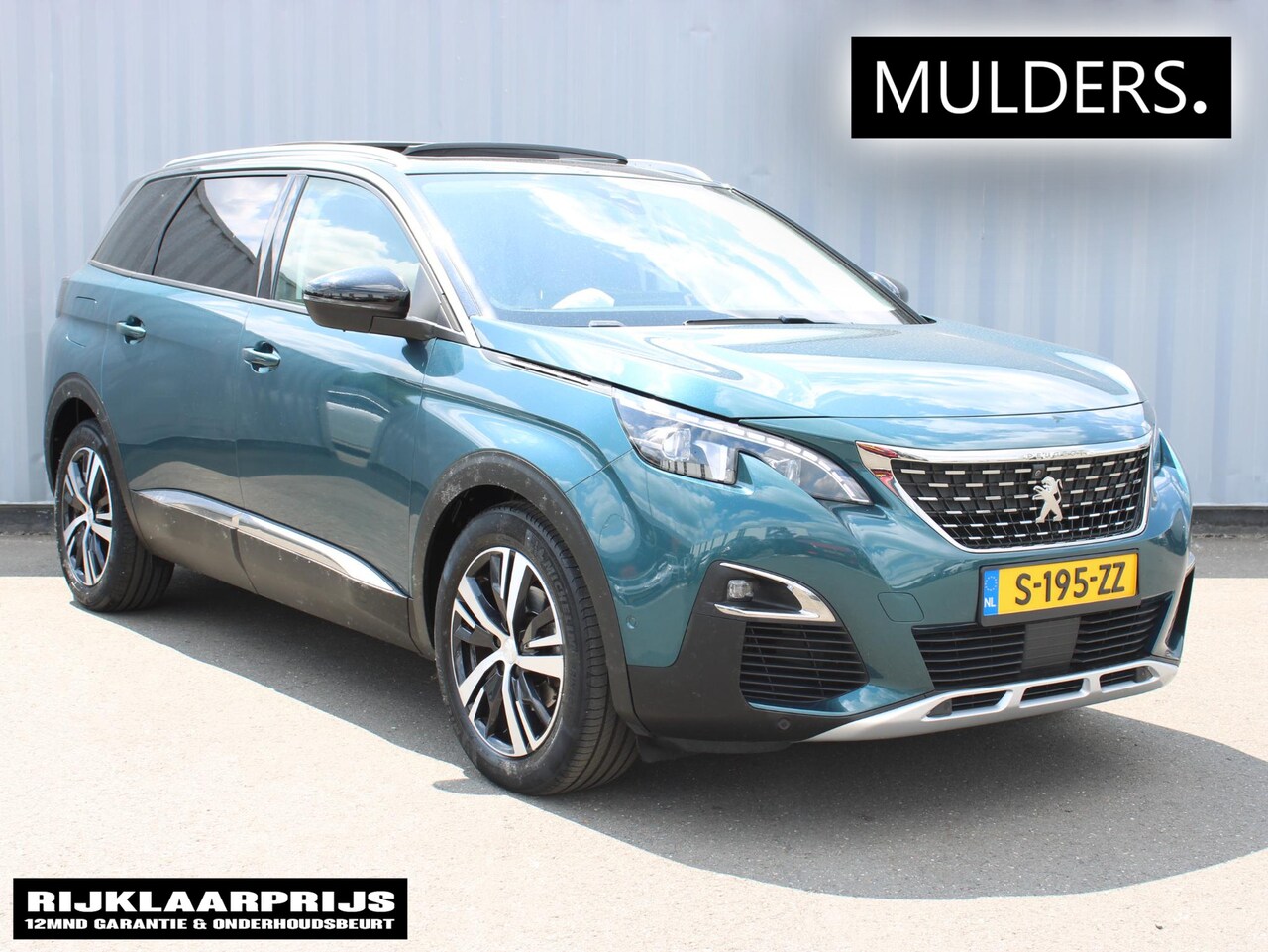 Peugeot 5008 - 1.2 PureTech Allure Automaat/ Schuifdak / El.stoelen / Trekhaak/ Focal - AutoWereld.nl