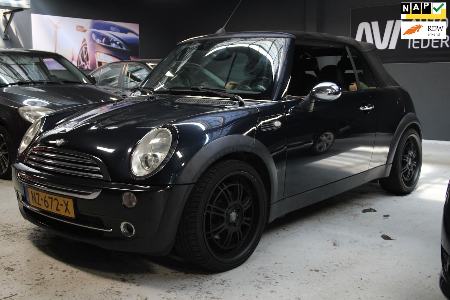 MINI Cabrio - Mini 1.6 Cooper Chili / nieuwe apk / airco / rijd en schakelt goed - AutoWereld.nl
