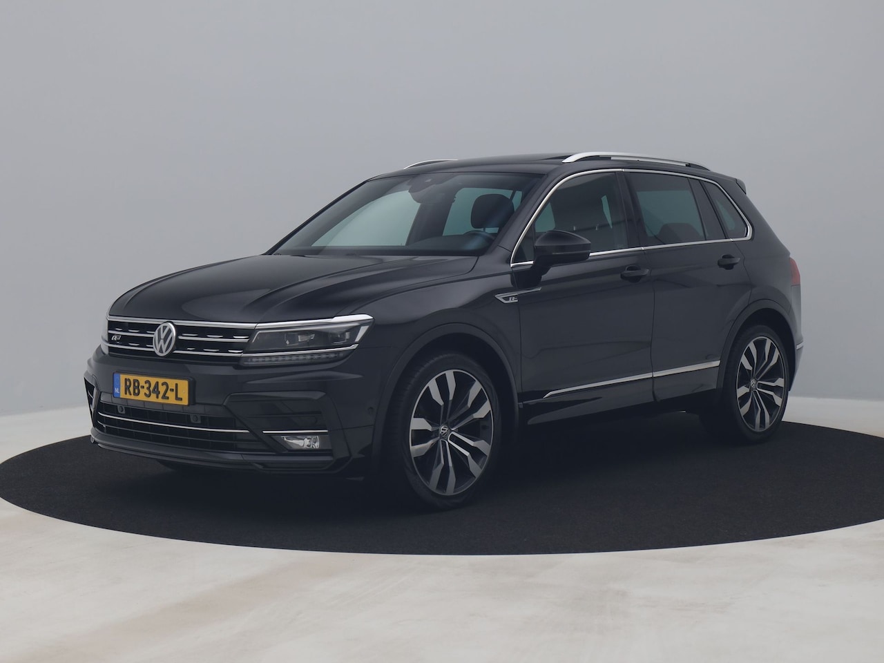 Volkswagen Tiguan - 1.4 TSI Comfortline Business R 6-Bak | PANO | CAMERA | ADAPTIVE | STOELVERW. - AutoWereld.nl