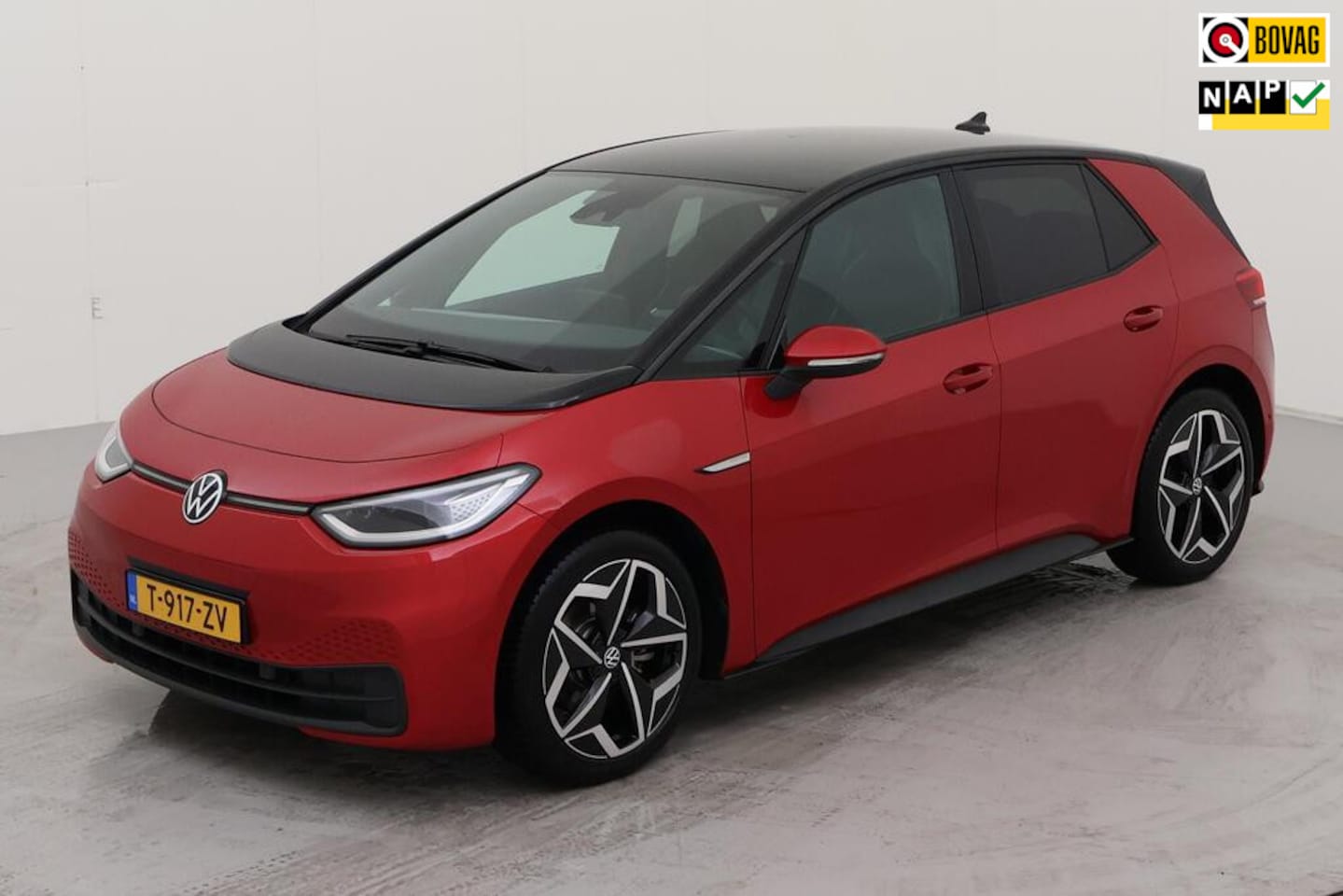 Volkswagen ID.3 - Pure 45 kWh SCHAALSTOELEN/IQ LED KOPLAMPEN/CAMERA/KEYLESS - AutoWereld.nl