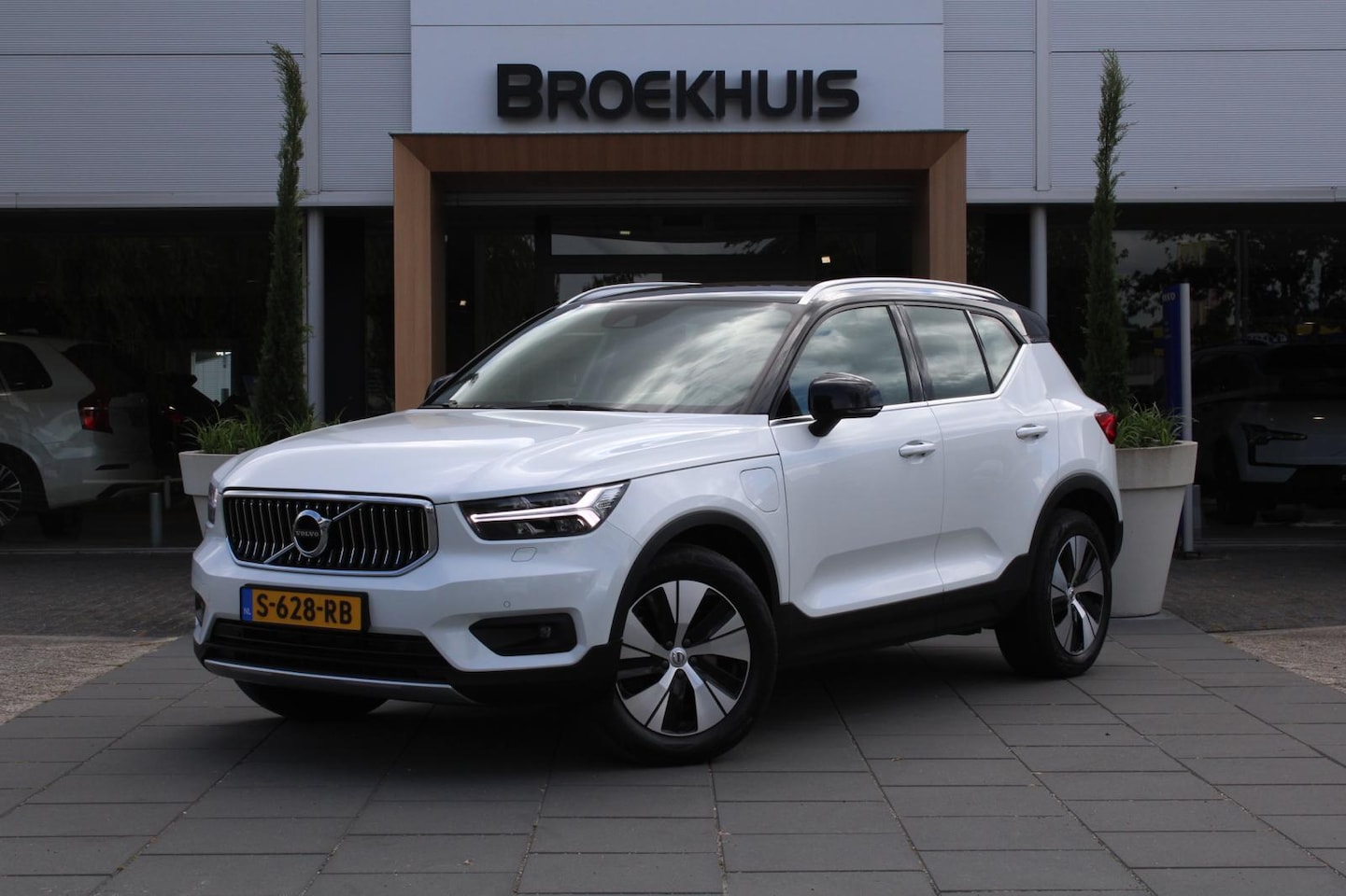 Volvo XC40 - T5 Recharge Business Pro | Trekhaak | Stoel + Stuurwielverwarming | Zwarte hemelbekleding - AutoWereld.nl
