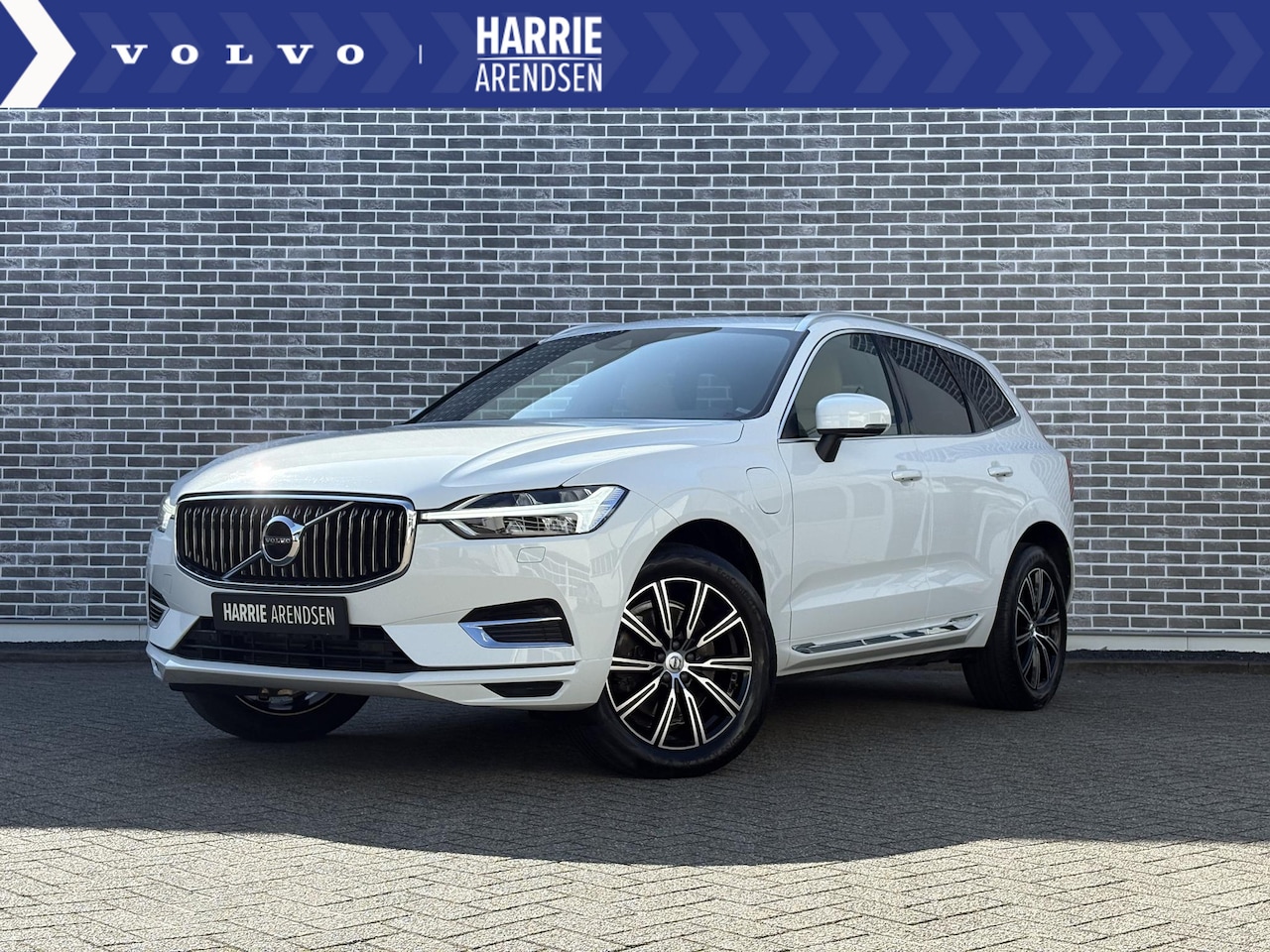 Volvo XC60 - 2.0 T8 Twin Engine AWD Inscription | Trekhaak | Adaptieve Cruise Control | Dodehoek detect - AutoWereld.nl