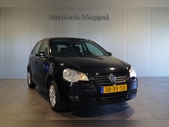 Volkswagen Polo - 1.4 | Trekhaak | Automaat | Airco | Radio | Lichtmetalen Velgen |