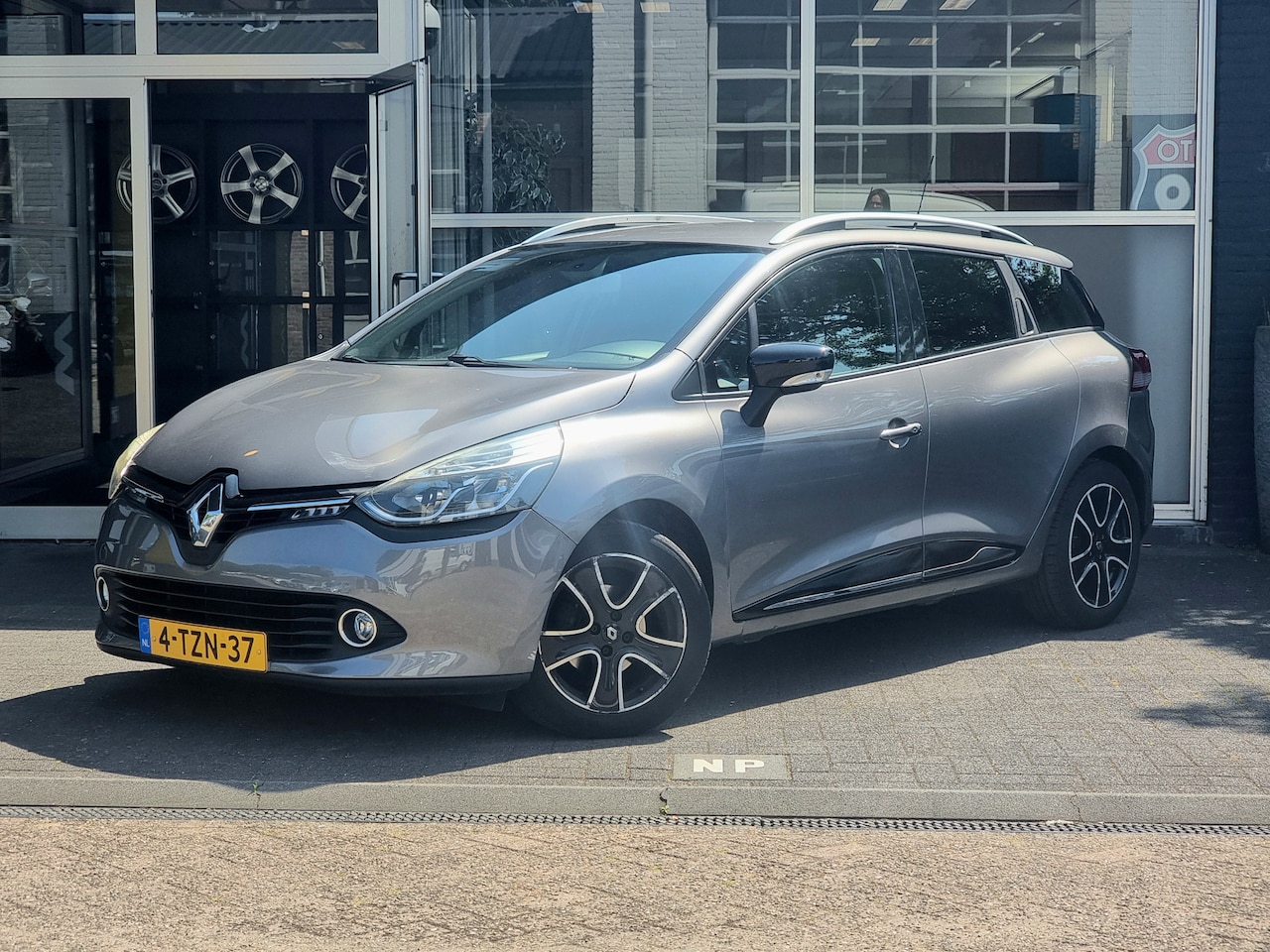 Renault Clio Estate - 0.9 TCe Dynamique BASS REFLEX / NAP / NAVI / BLUETOOTH - AutoWereld.nl