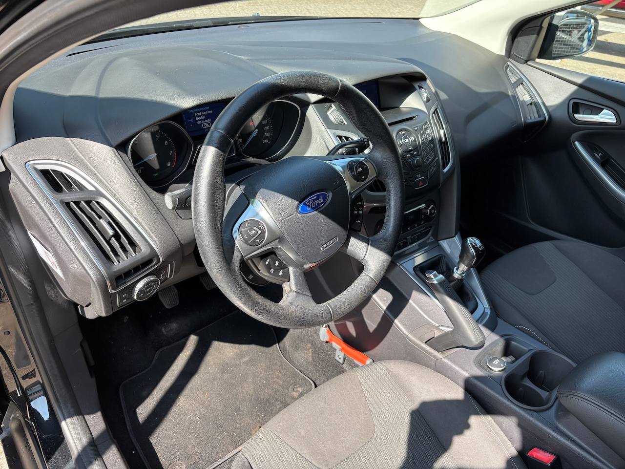 Ford Focus Wagon - 1.0 EcoBoost Titanium | Org-NL auto. D-riem verv. Dealer ondh. Navi.