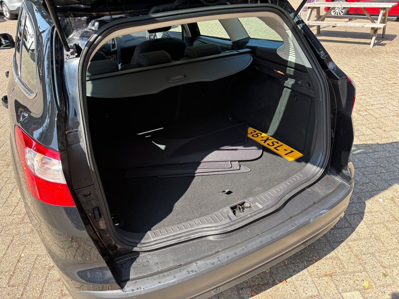 Ford Focus Wagon - 1.0 EcoBoost Titanium | Org-NL auto. D-riem verv. Dealer ondh. Navi.