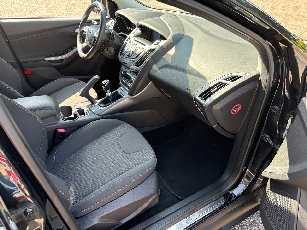 Ford Focus Wagon - 1.0 EcoBoost Titanium | Org-NL auto. D-riem verv. Dealer ondh. Navi.