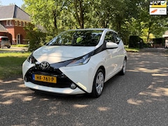 Toyota Aygo - 1.0 VVT-i x-play Airco Cruise Camera 2E Eig 85DKM NL Auto