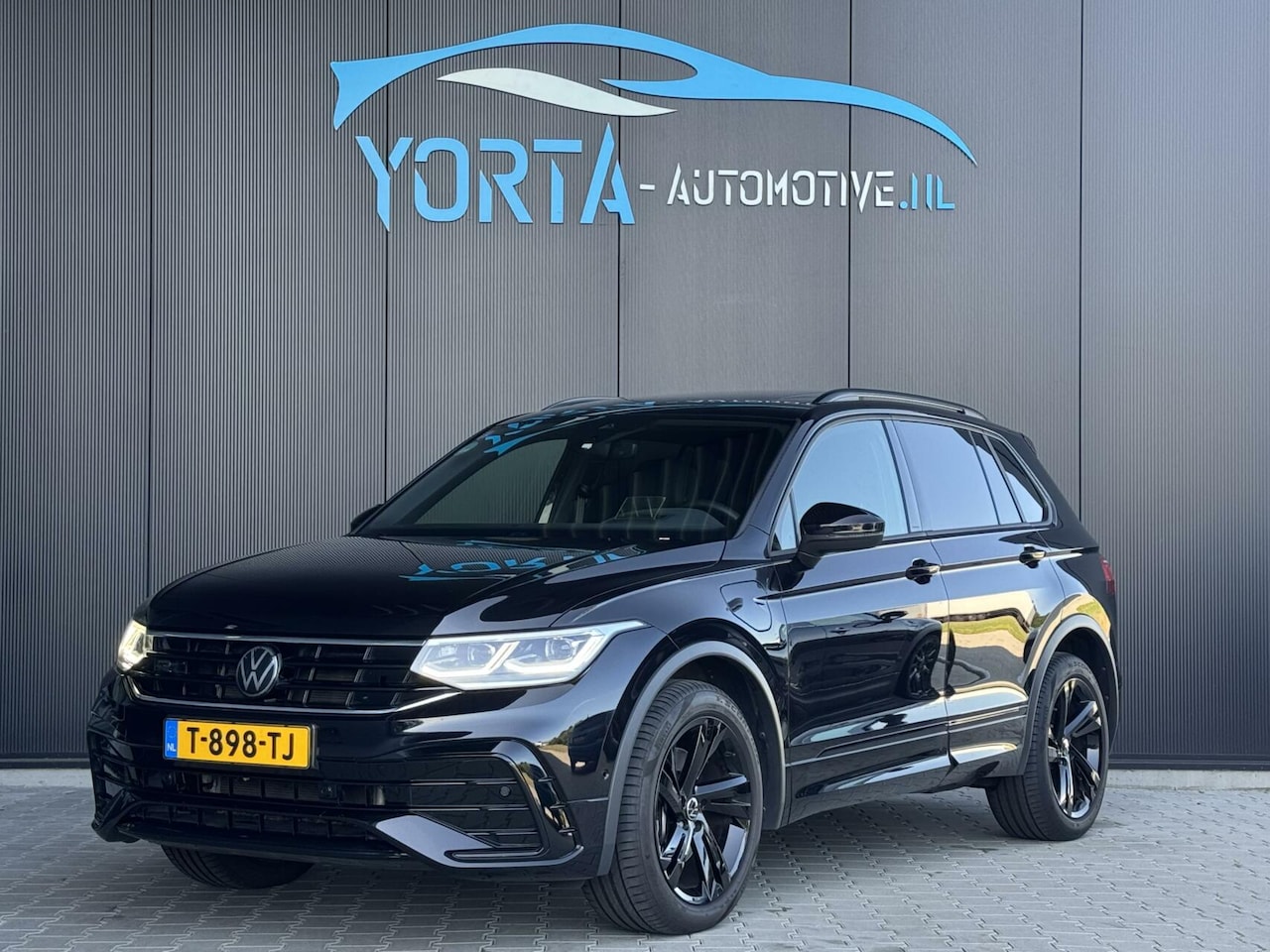 Volkswagen Tiguan - 1.4 TSI eHybrid 3x R Line VOL OPTIES*PANO*ELEK. HAAK - AutoWereld.nl
