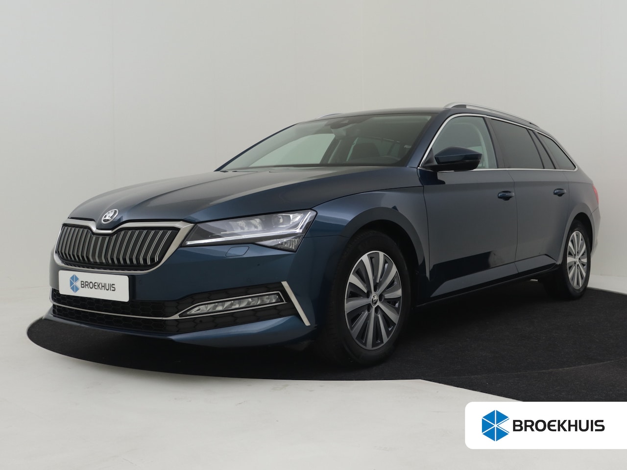 Skoda Superb Combi - 1.4 TSI iV Business Edition Plus 218pk | Trekhaak | Adaptief cruise control | Elektrische - AutoWereld.nl